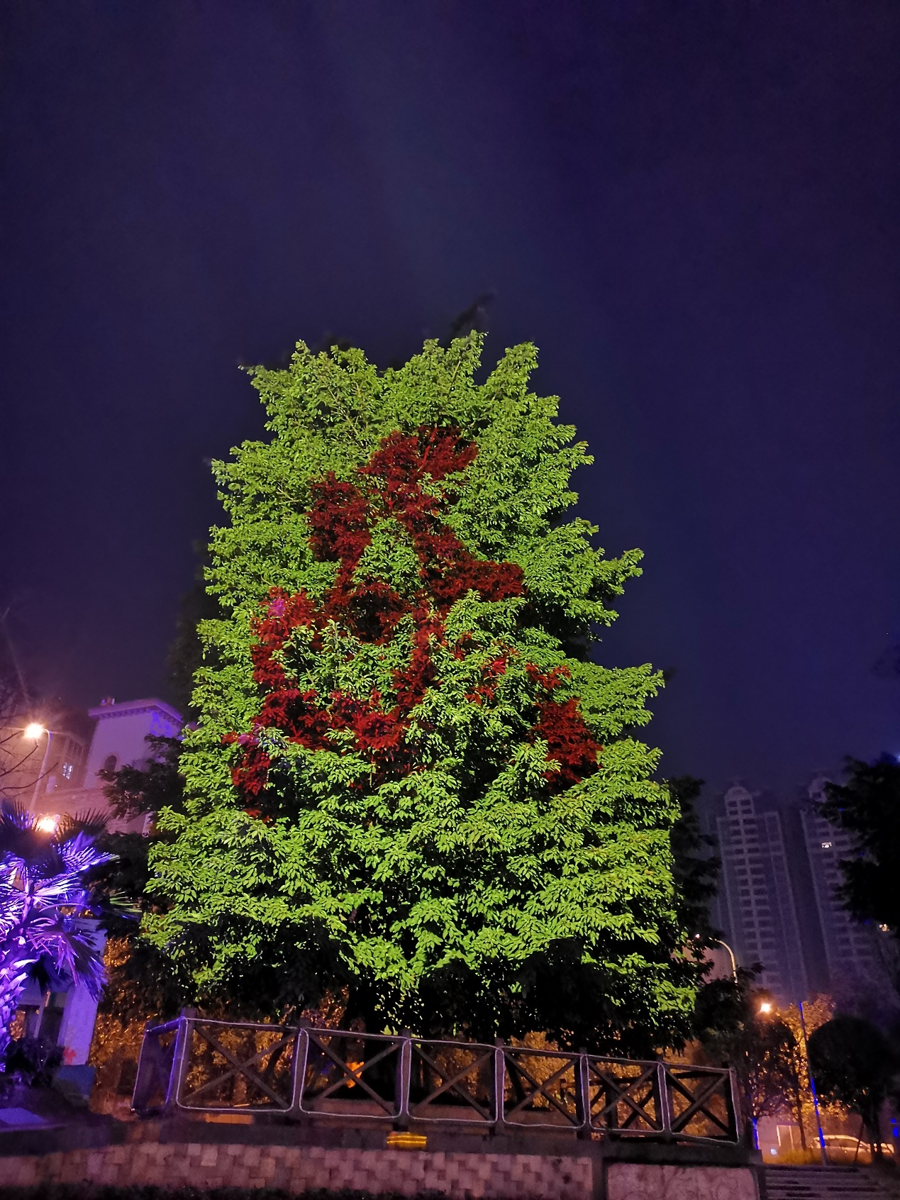 又逢元宵佳节时 NEC英雄打造光影“魔树”扮靓蓉城不夜天-视听圈