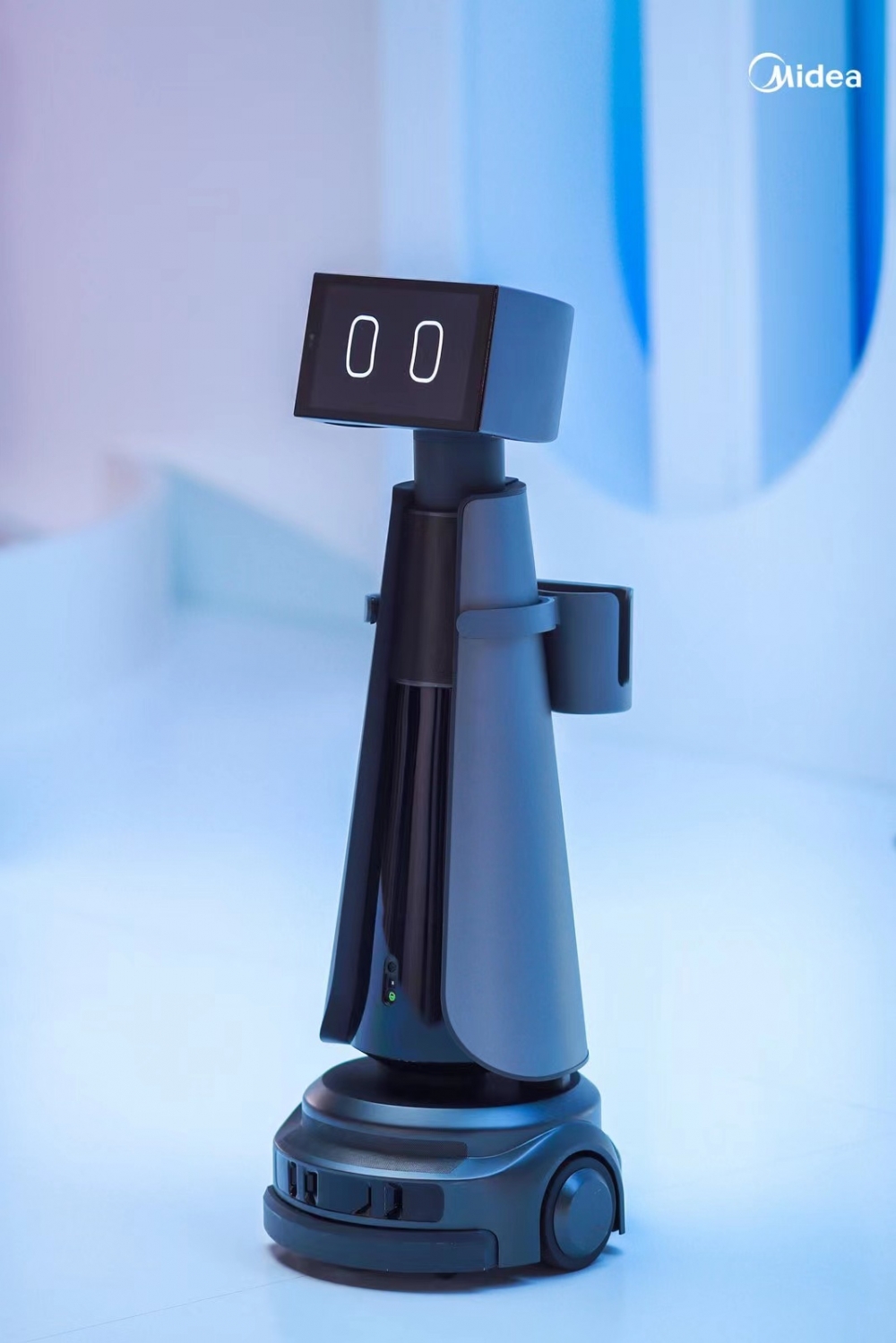 美的首款家庭服务机器人正式发布，集成光峰科技激光投影核心器件-视听圈