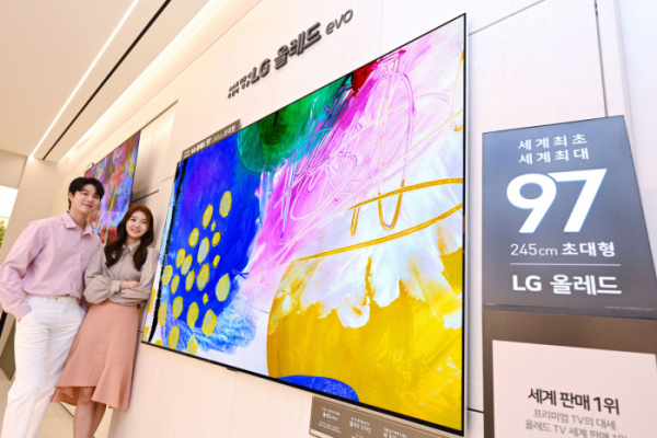 全球最大OLED电视将开售：97寸定价20万，这价会有“效果”吗？-视听圈
