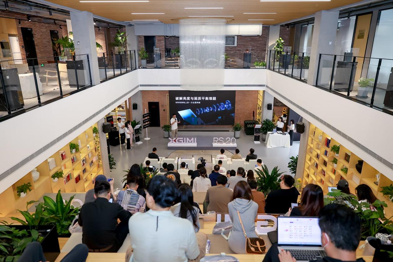 投影行业新拐点?极米RS 20用‘场景价值’颠覆传统逻辑-视听圈