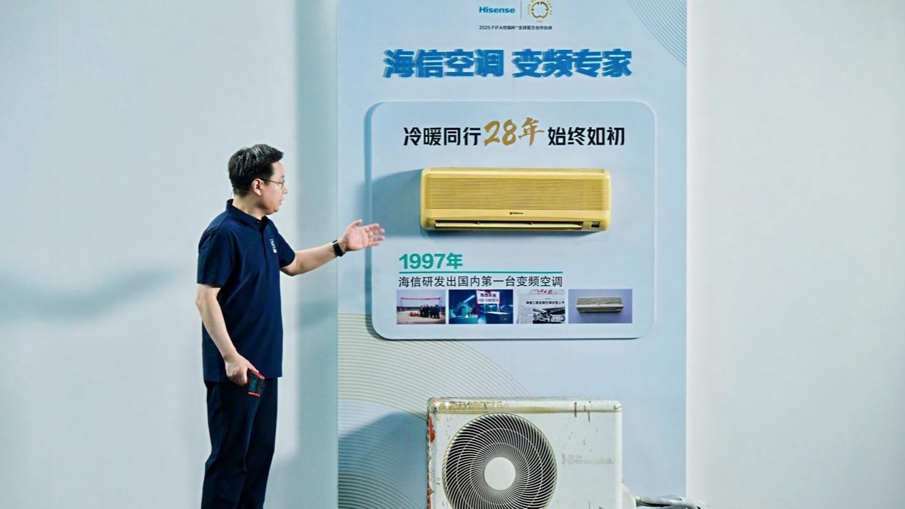 图片包含 男人, 年轻, 站, 男孩

描述已自动生成