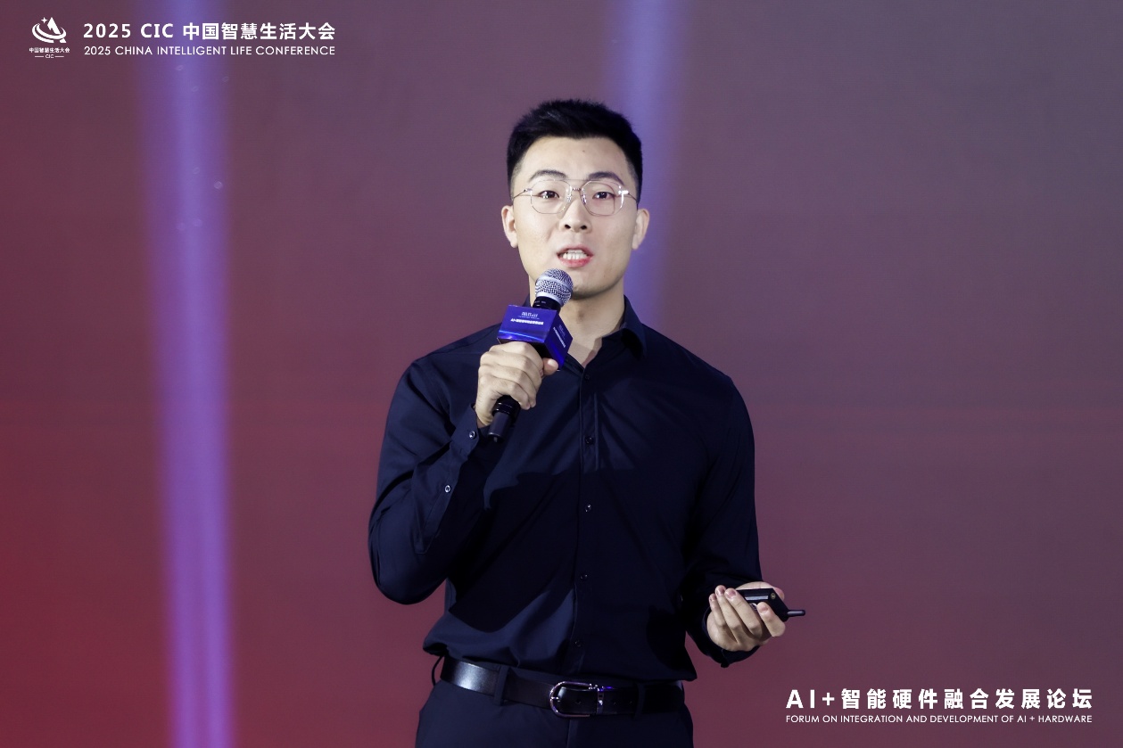 穿着西装笔挺的男子与配字

AI 生成的内容可能不正确。