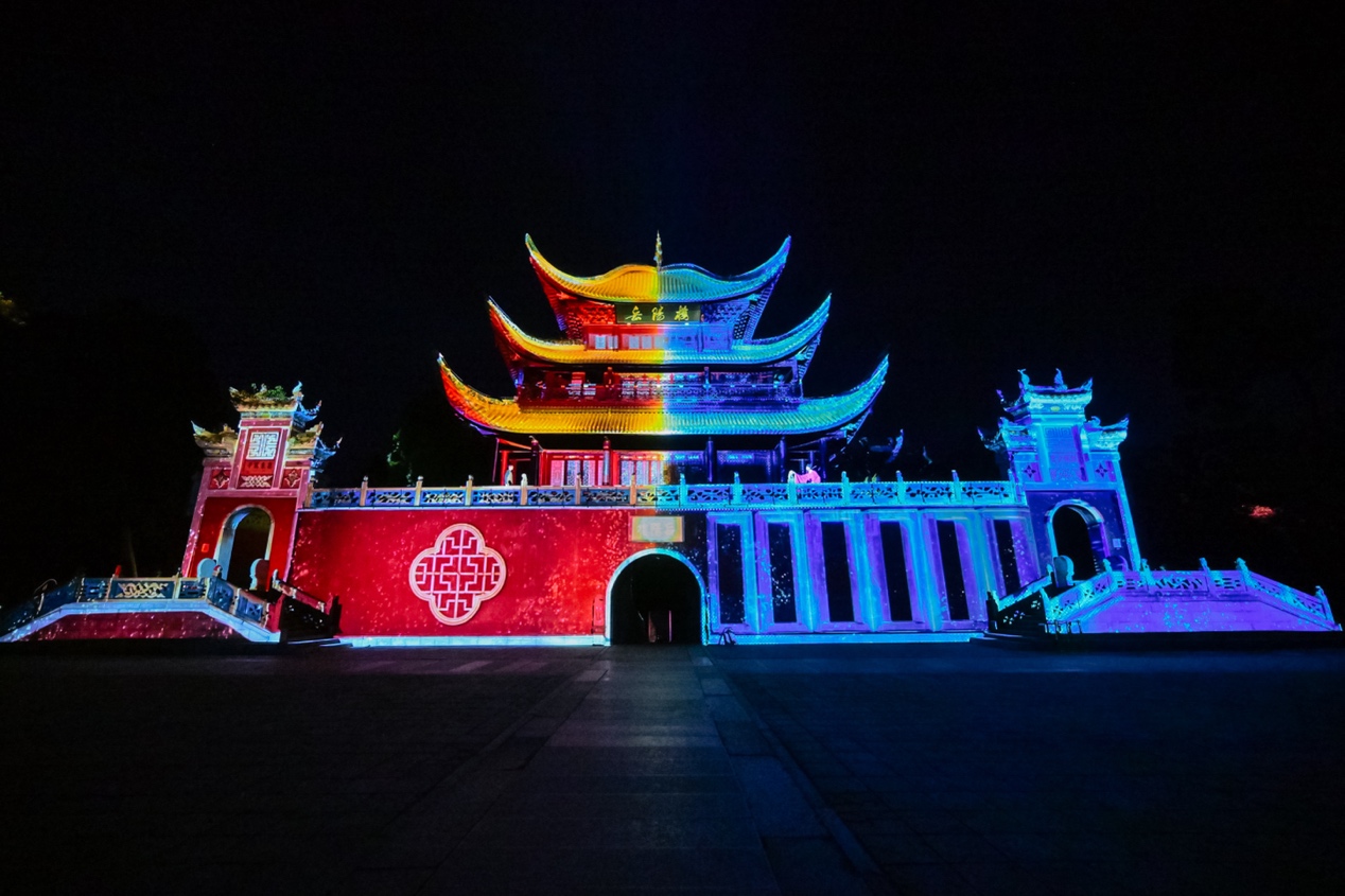 图片包含 桌子, 前, 黑暗, 蛋糕 描述已自动生成