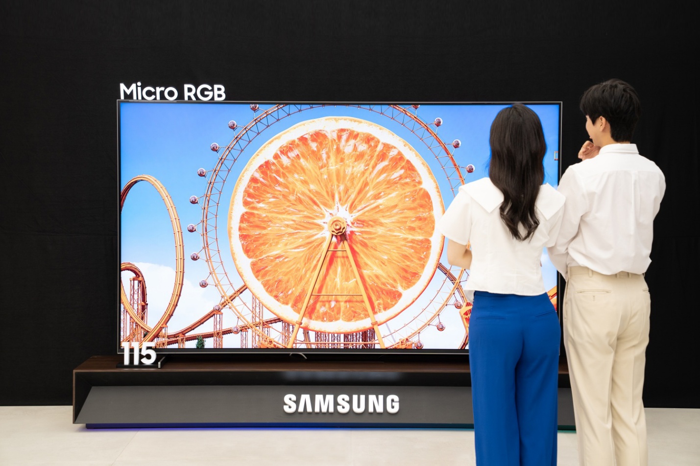 A person looking at a screen

AI-generated content may be incorrect.