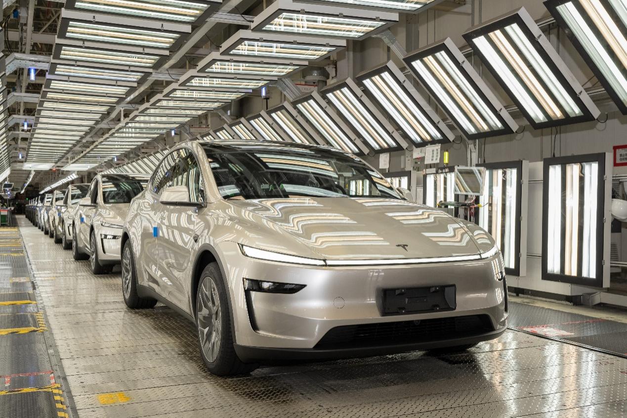 建筑旁的汽车

AI 生成的内容可能不正确。