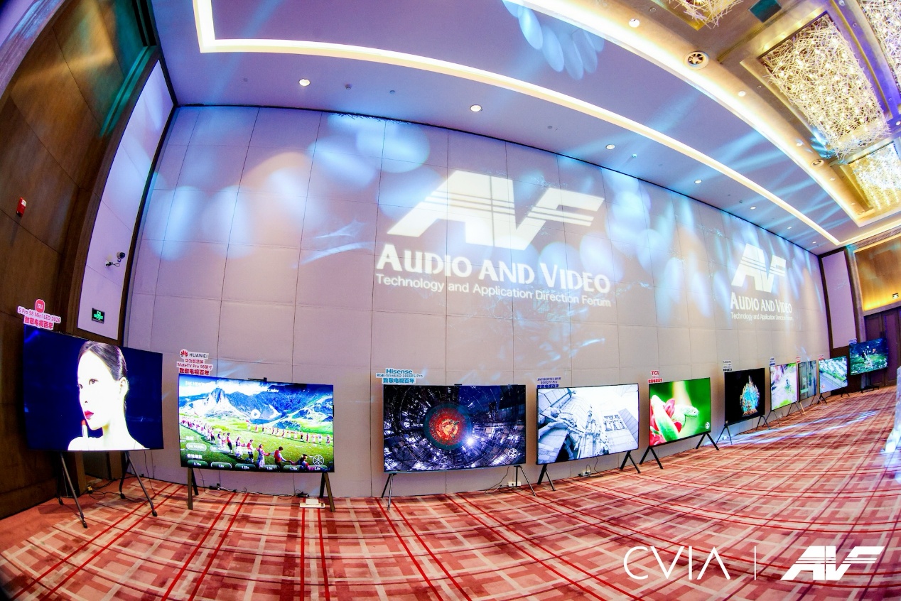 图片包含 室内, 播放, 站, 人们

AI 生成的内容可能不正确。