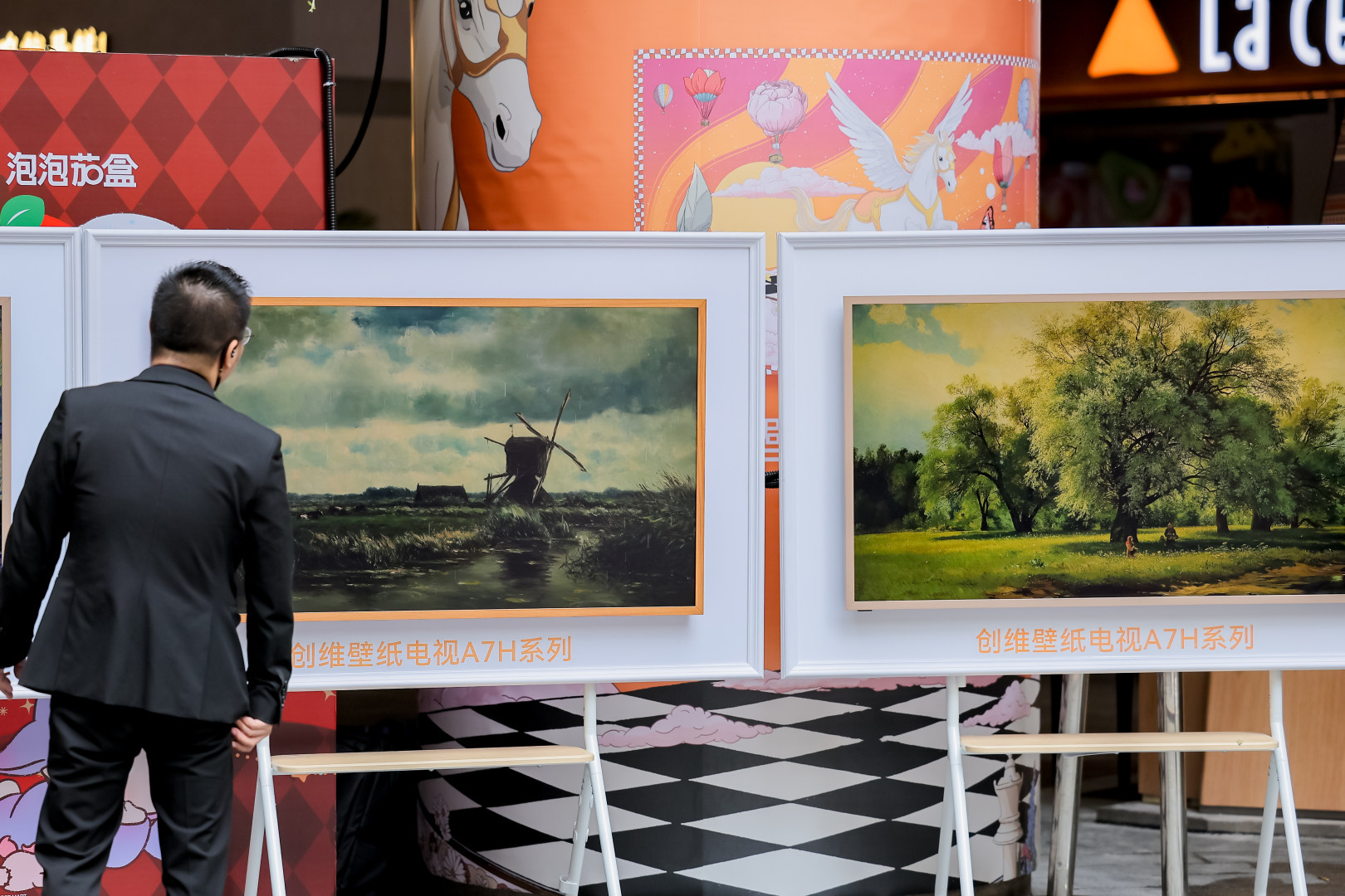 爱马仕合作设计师壁纸「马到橙功」出展深圳，创维高定美学出圈-视听圈