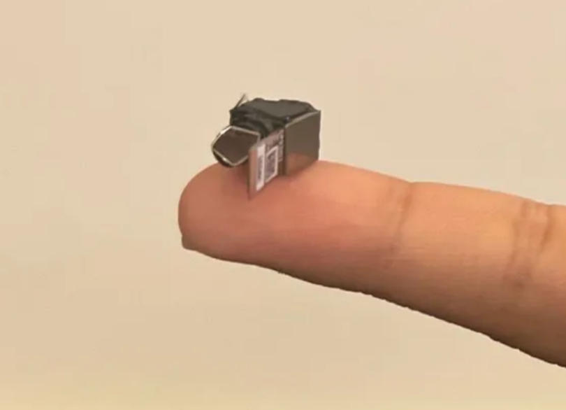 vivo停步单绿,光峰科技“蜻蜓C1”破局:AI 眼镜全彩时代加速到来-视听圈