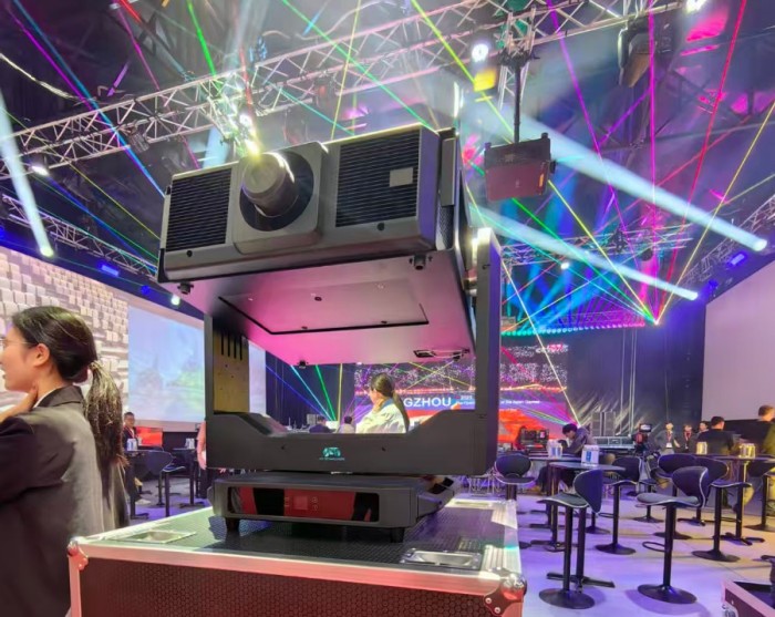 投影圈空降“新玩家”，和明基是 “亲戚”！这次直接瞄准高端局-视听圈