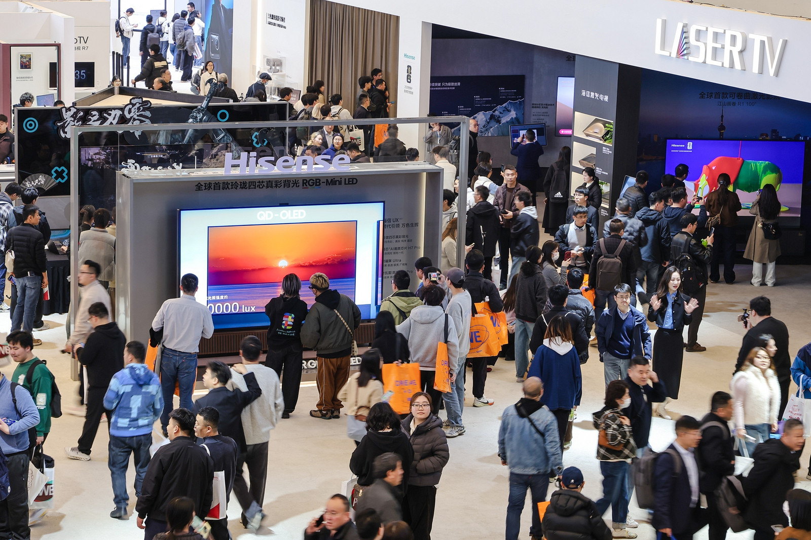 开年即燃!RGB-Mini LED电视月销量翻3倍,重构未来“视界”-视听圈