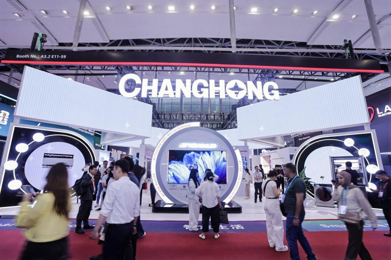 广交会直击:行业首款光色场同控RGB MiniLED圈粉全球客商-视听圈