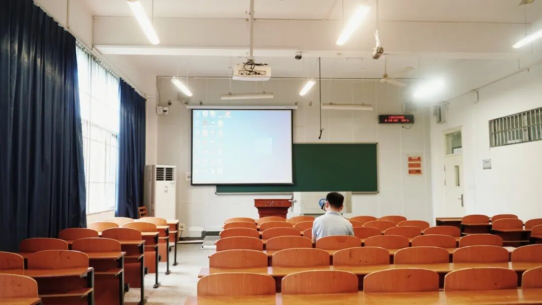 多校中标！光峰激光投影护航多地智慧教室建设-视听圈